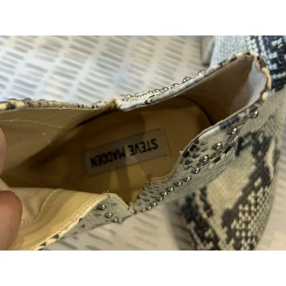 Steve Madden Rockstar Booties Side Cut Out Silver Studs Women’s Size 10 - Picture 10 of 13